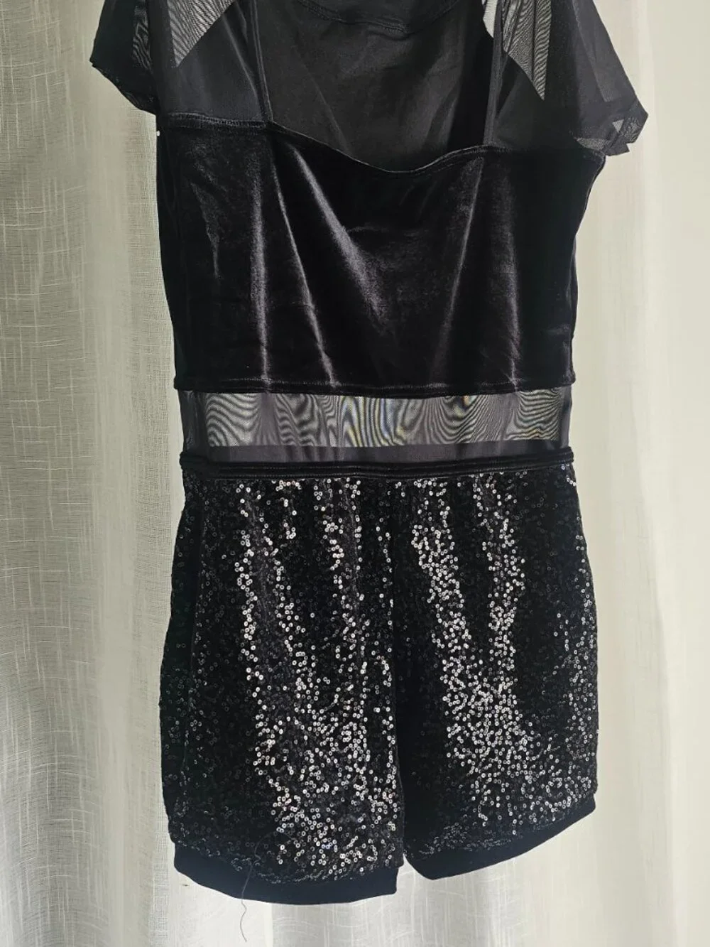 Weissman Showtime Holding Out a Hero Black Size LA NWT - Picture 3 of 3